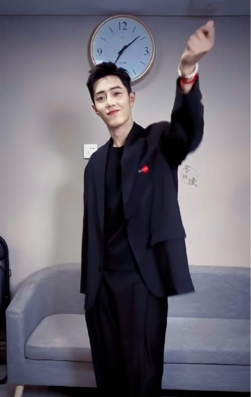 肖战|肖战再次营业:笑得越灿烂,粉丝哭得越惨!