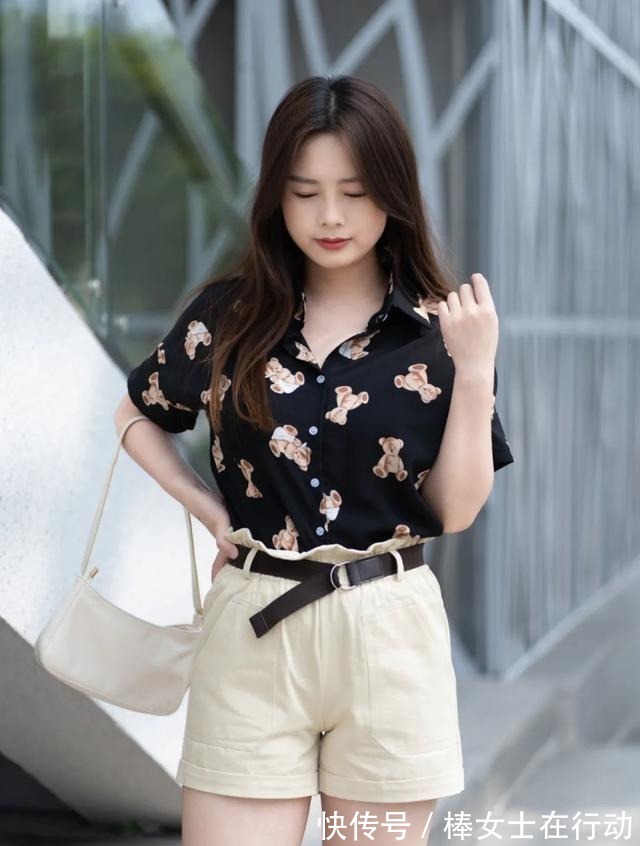 高腰 短袖 + 高腰下装,今夏很火!