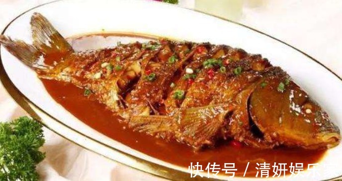 给鱼去腥,用料酒还是用醋都错了,只需一勺它,鲜嫩入味还不腥