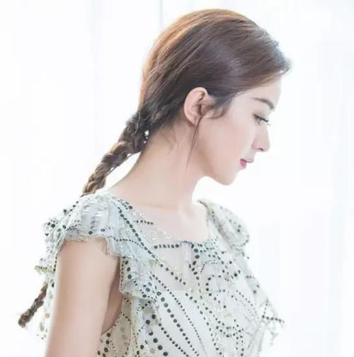 头皮|女生扎头发的时候,不要犯的三个“错误”,难怪发际线越来越高