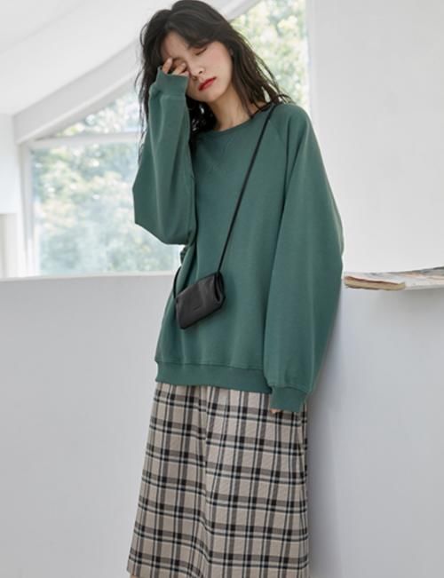 下装的选择|春天卫衣别搭紧身裤了,如今网红都爱“chic风”,又潮又个性