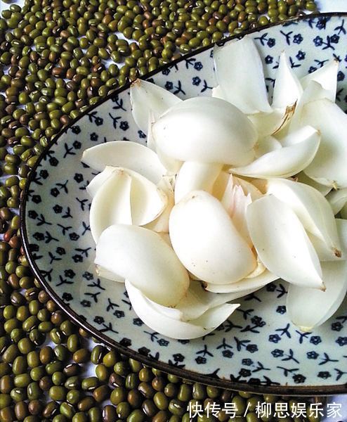 卵巢|女性经期多吃5种食物，排清子宫毒素，保养卵巢，远离妇科疾病