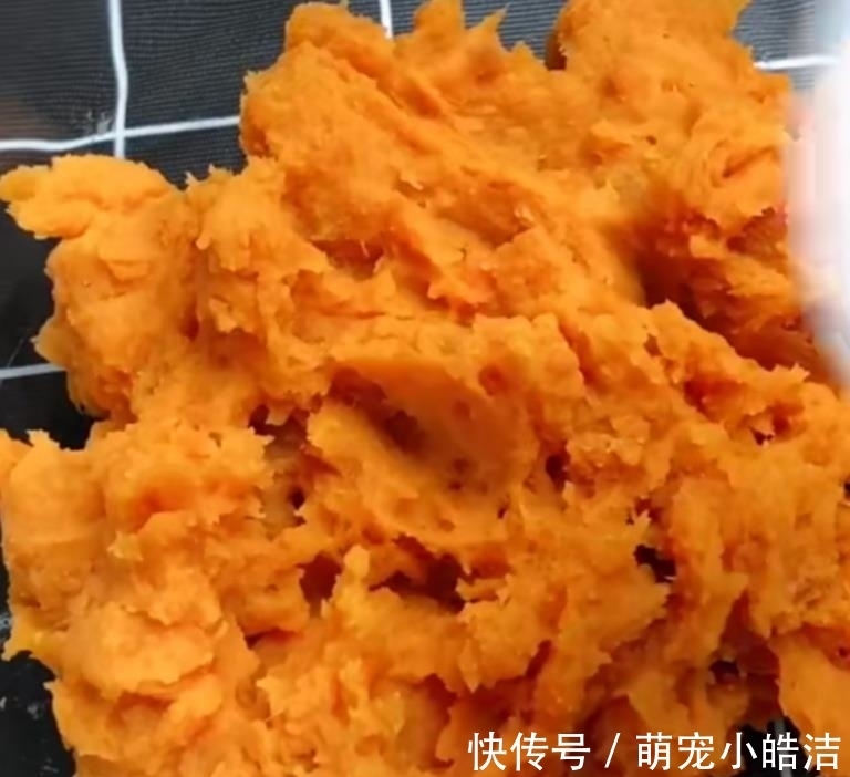 红薯做的小糖饼，柔软好吃，孩子吃不够