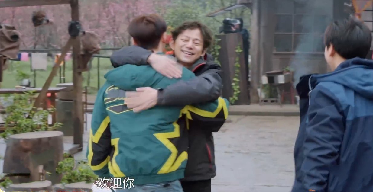 張藝興買食材時瘋狂試吃，何炅說他是個狠角色，黃磊以粥代茶招待