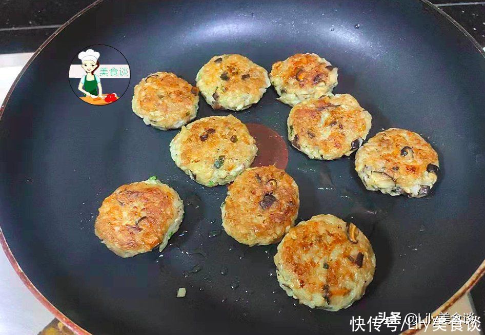  莲藕不凉拌不煲汤，换个做法，平底锅一煎，简单又营养，儿子爱吃