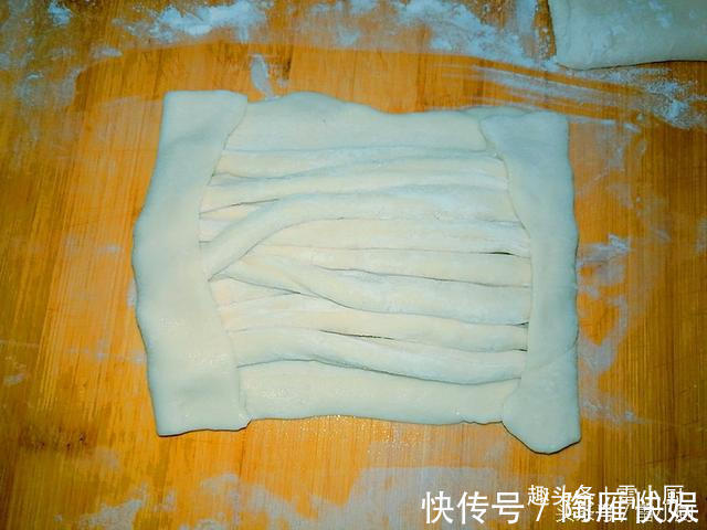 这个太好吃,不是馒头,不是花卷,却兼有两种口感,你也试试!