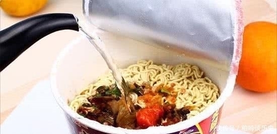 调味酱油|“穷”学生月底是怎么吃饭的?辣椒拌饭都算好的,图4谁看谁心疼