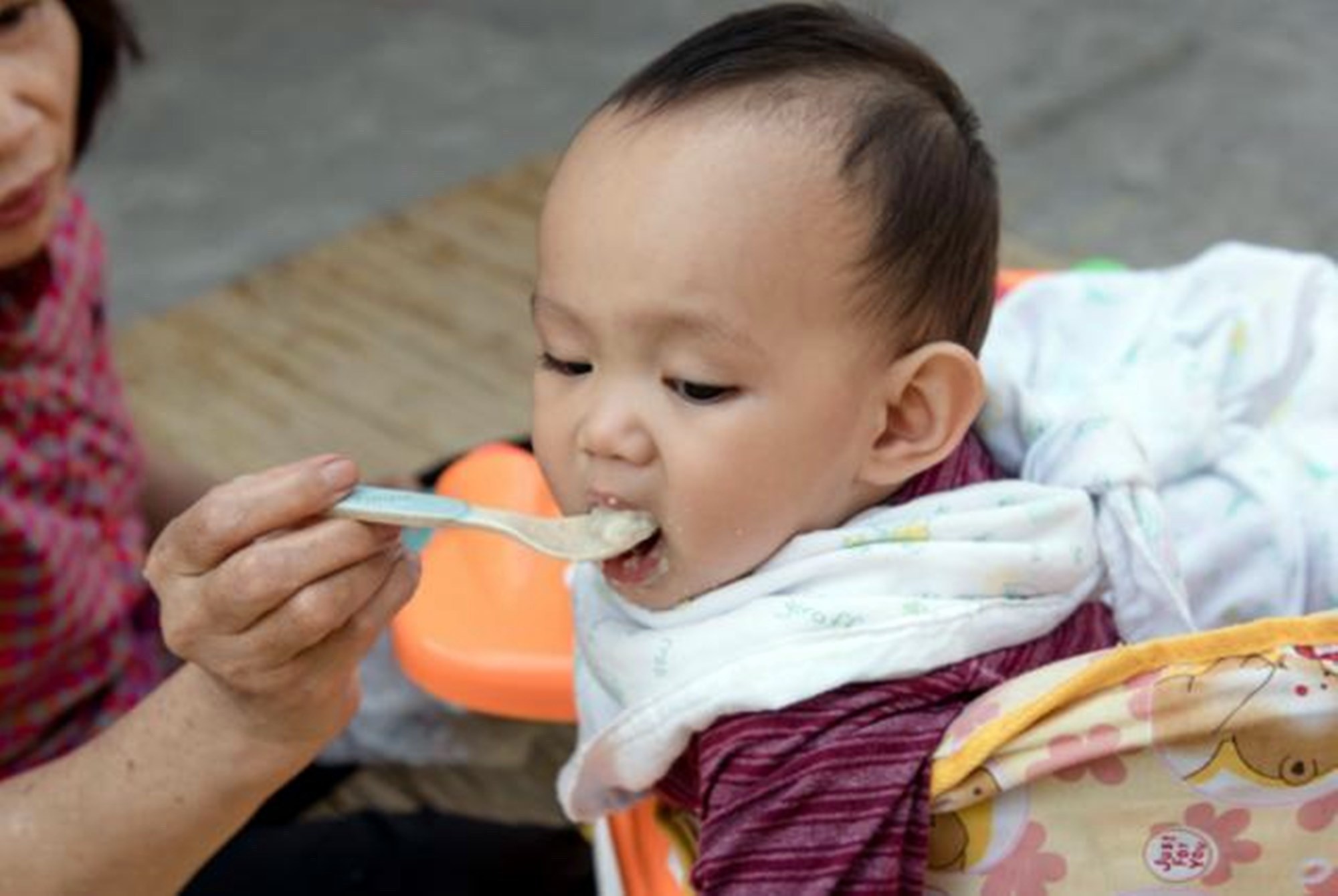 积食|儿科医生苦口婆心孩子2岁前有6种辅食再馋别吃，易积食还不长个