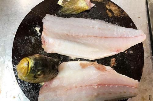 有人|炸鱼时,有人用淀粉,有人用面粉,大厨都错了这才是正确做法