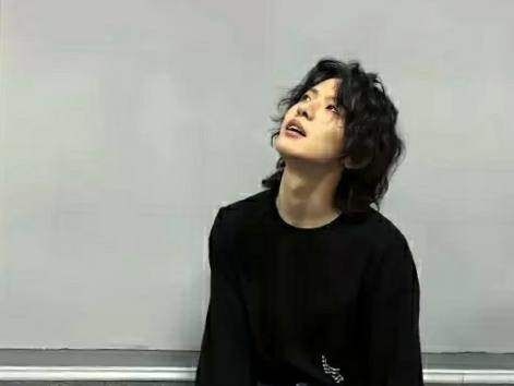 《创造营》撑腰王任胤蓬，主题曲疯狂划水，被指“德不配位”