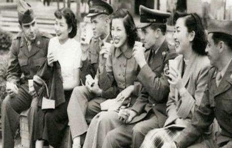 日军|天皇投降，600万日军遣送回国，妻儿的反应，让他们难以置信