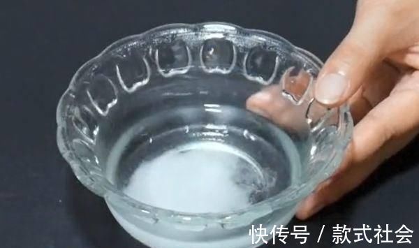 花露水|床垫睡久了螨虫成窝，教你一个土方法，螨虫灰尘一起除