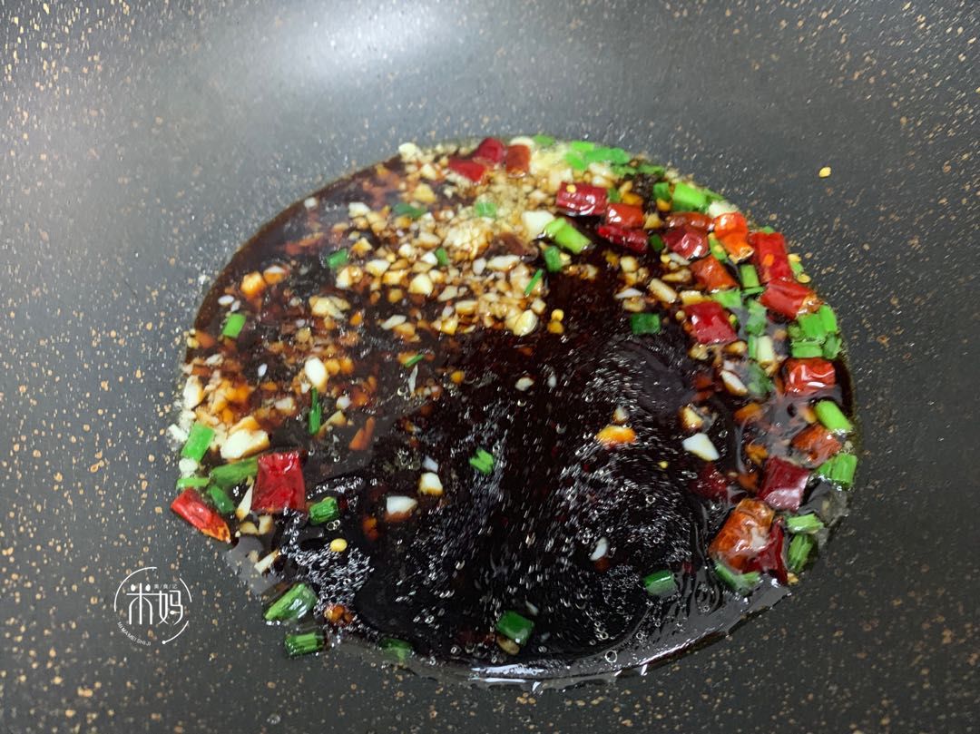 鲜香|这两样素菜一起炒，实在太鲜香了，难怪女儿爱吃，比吃肉都香