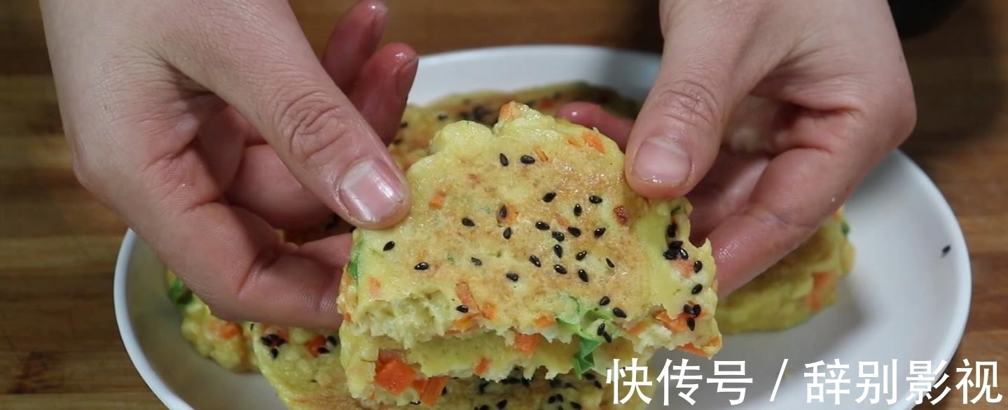 大厨教你豆腐扔进蛋液，擀面杖一压，天天吃都不腻，上桌就被吃光