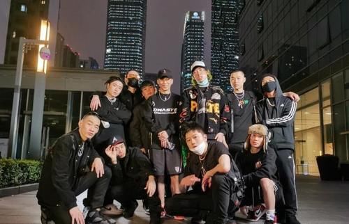 r《说唱听我的》迎来真正OG！谢帝对邓典果的态度，“太黑怕了”