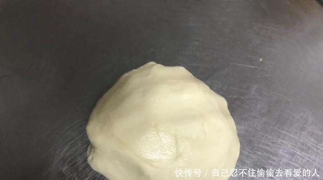 有面粉就能做,不发面,不醒面,层次分明,放3天还酥香掉渣