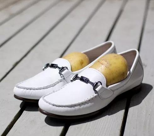 污渍 新买的鞋子不合脚怎么办鞋子太小,一个塑料袋,就能变合脚