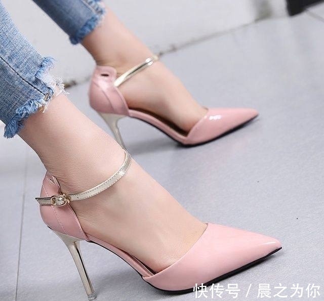 女神 多款尖头高跟鞋的女神搭配,自信的美腿优雅从容