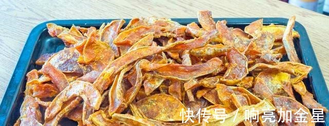 白玉粉|“秋天到,南瓜俏”,今天用南瓜做一道零食,做完以后,分分钟吃没!