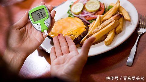 糖尿病人更需要吃零食?营养师:吃对3种零食,对血糖稳定有帮助