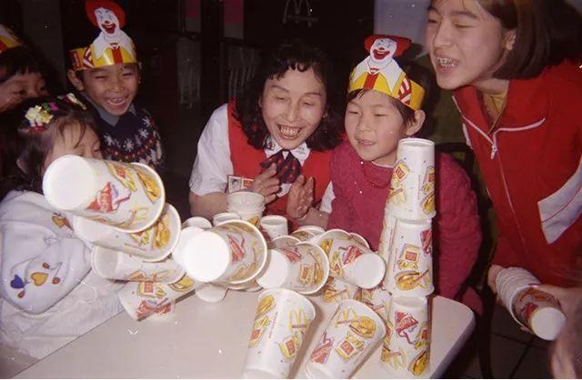 回忆杀&法国艺术家花7年,拯救85万张中国老照片,每张都是回忆杀