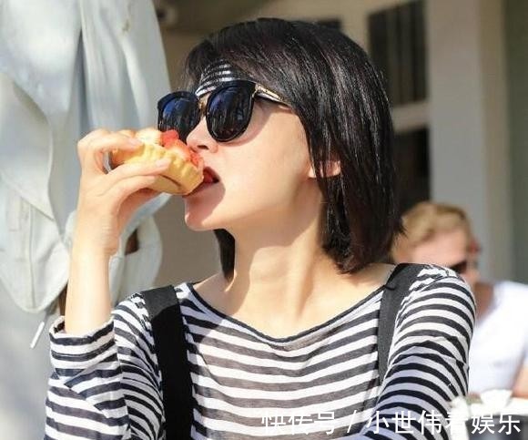 弧度|不扮嫩的减龄秘密,都藏在发型里了,这些中年女明星早就知道