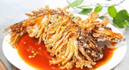 中国|日本网友嘲笑中国菜刀只能“杀猪”,大厨用两道菜回敬,真过瘾