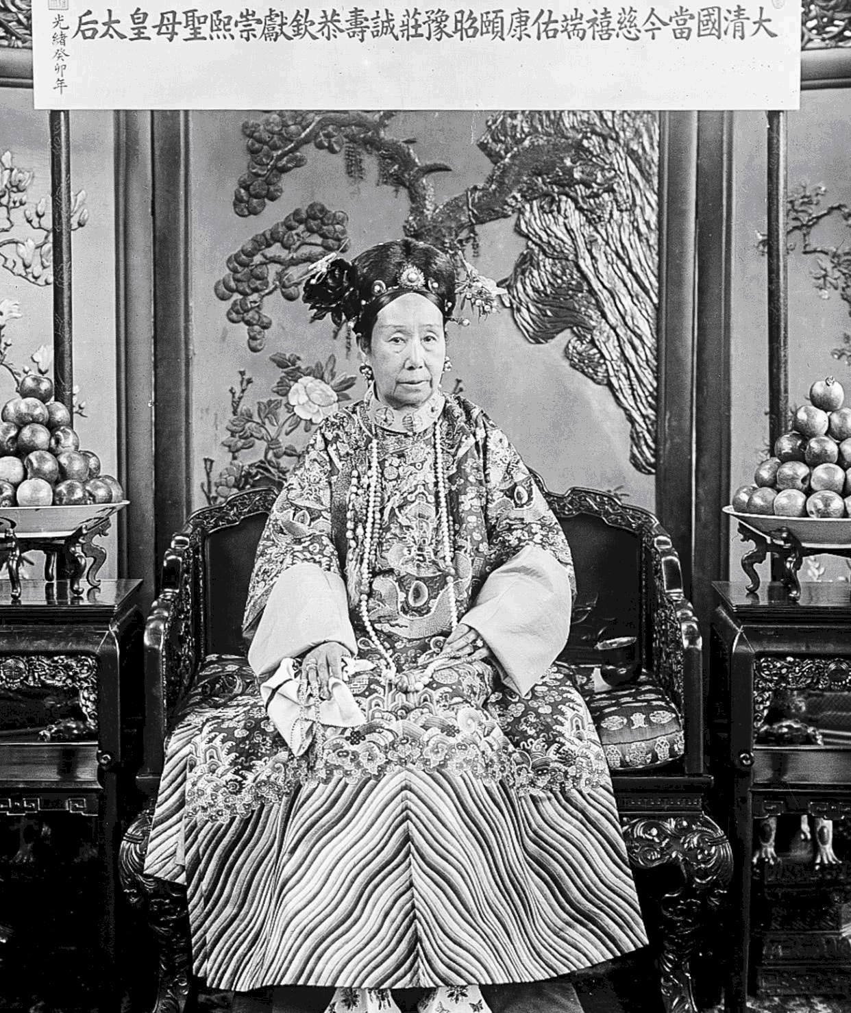 晚清|晚清名媛绝版照片:原来慈禧太后也是拍照狂人,婉容皇后端庄秀美