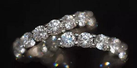 选购钻石婚戒一般钻石买多大的比较合适?