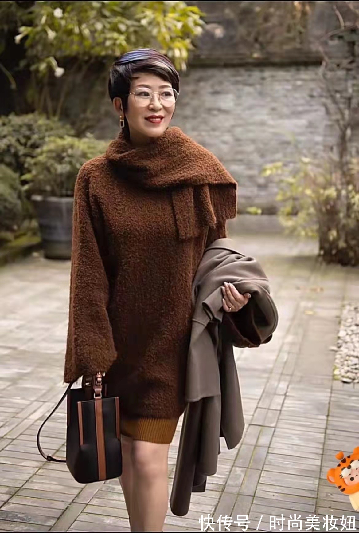 内衬 真正有气质的女人老了也很美,她靠穿搭赢得体面,高级大气