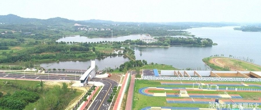 黄陂诗人罗树青新作《军运听诗》