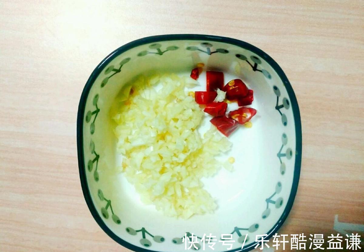 夏日|夏日懒人的福音！3分钟就可以搞定的低卡爽口菜凉拌秋葵