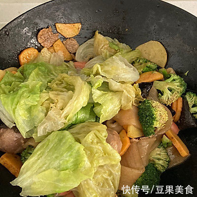 吃了这碗不辣的麻辣香锅，一口下肚感觉超暖