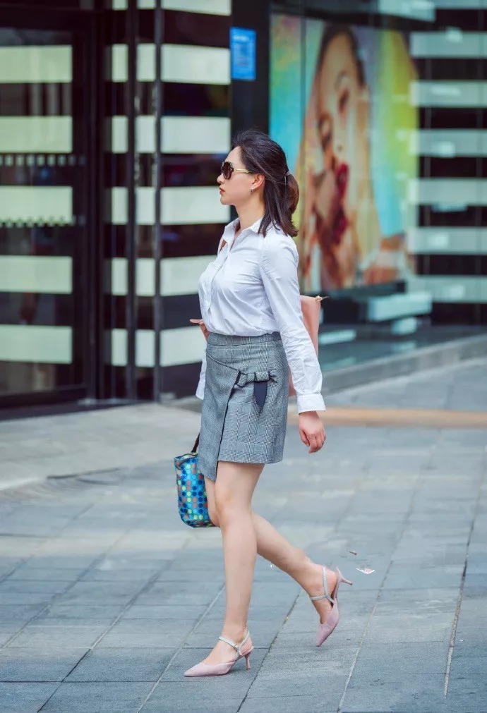 尖头|青春少女搭配高跟鞋，显得成熟又有魅力