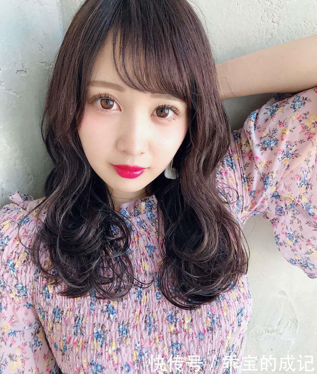 生活色|染什么颜色头发显皮肤白显年轻？万能的棕色系，时尚减龄永不过时