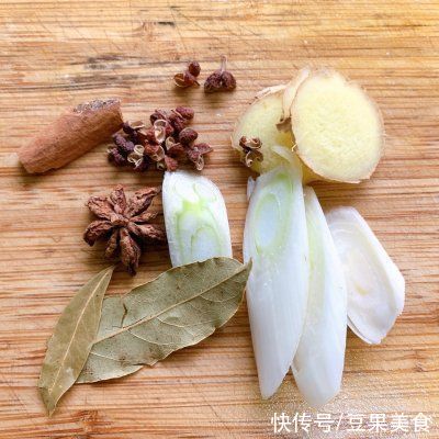 蒜蓉辣酱|酱香鸡爪的绝味秘籍，成功征服我的胃