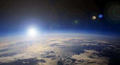 东方红 东方红一号还在轨运行,失去动力50年,它为何“永不落”