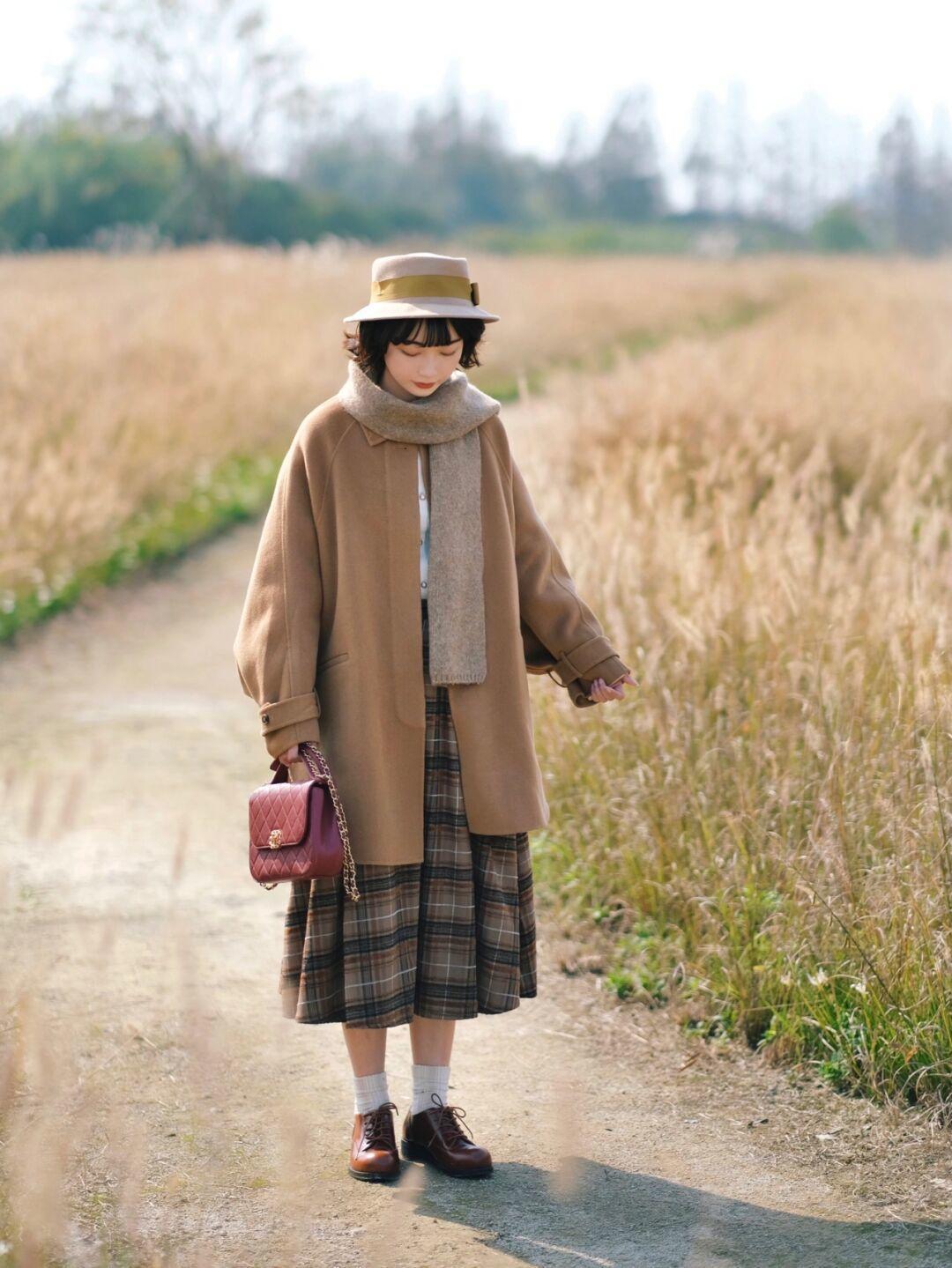 大衣|斗篷大衣才是冬季的最浪漫穿搭,借鉴4个实用款式,帮你赢得优雅