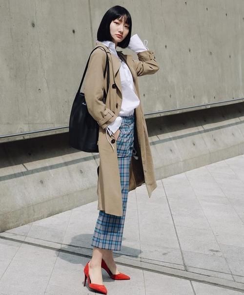 “打底裤”已经落伍了，今春流行穿这条裤子配外套，时尚上档次