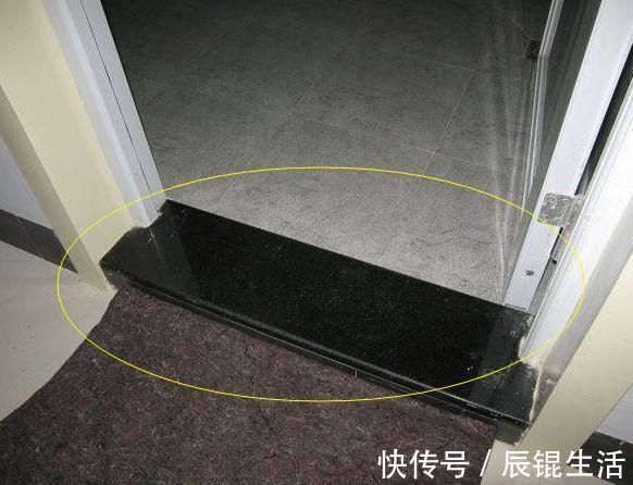 卫生间|卫生间门槛石要这样装，实用又挡水，真想回家拆了重装