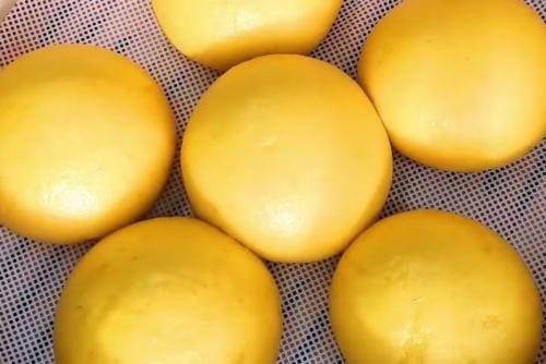  松软|这样做的南瓜馒头只需醒发一次面，个个松软又细腻，香甜又营养