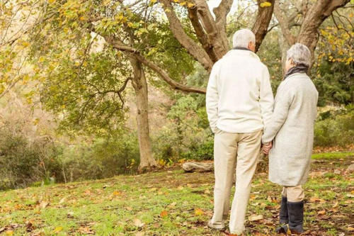 步速|50岁以上,每天坚持走这个步数就够了,同时需要注意这3点!