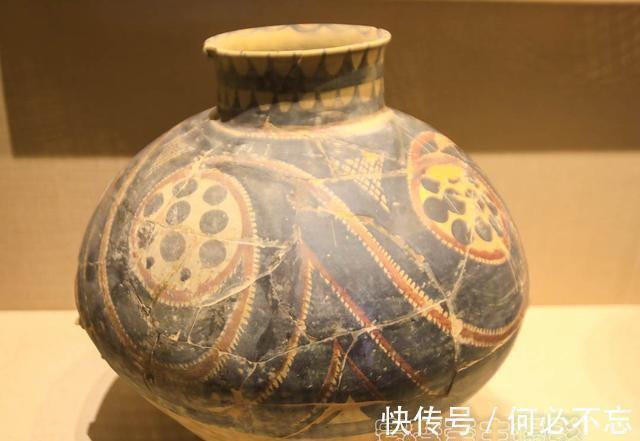 华贵$为什么很多著名油画中的美女,总是抱个坛子?