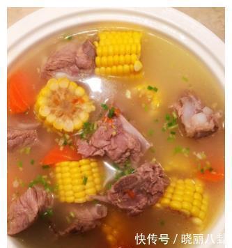 胡萝卜玉米排骨汤|秋季气温一天天的在下降，孩子多喝高钙汤，暖身暖胃提高免疫