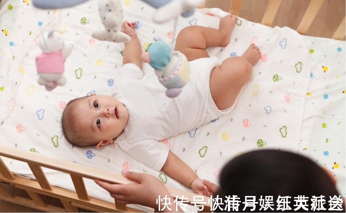 关玲|宝宝握拳头、挥手是为何这五种“暗语”需了解,帮助宝妈读懂娃