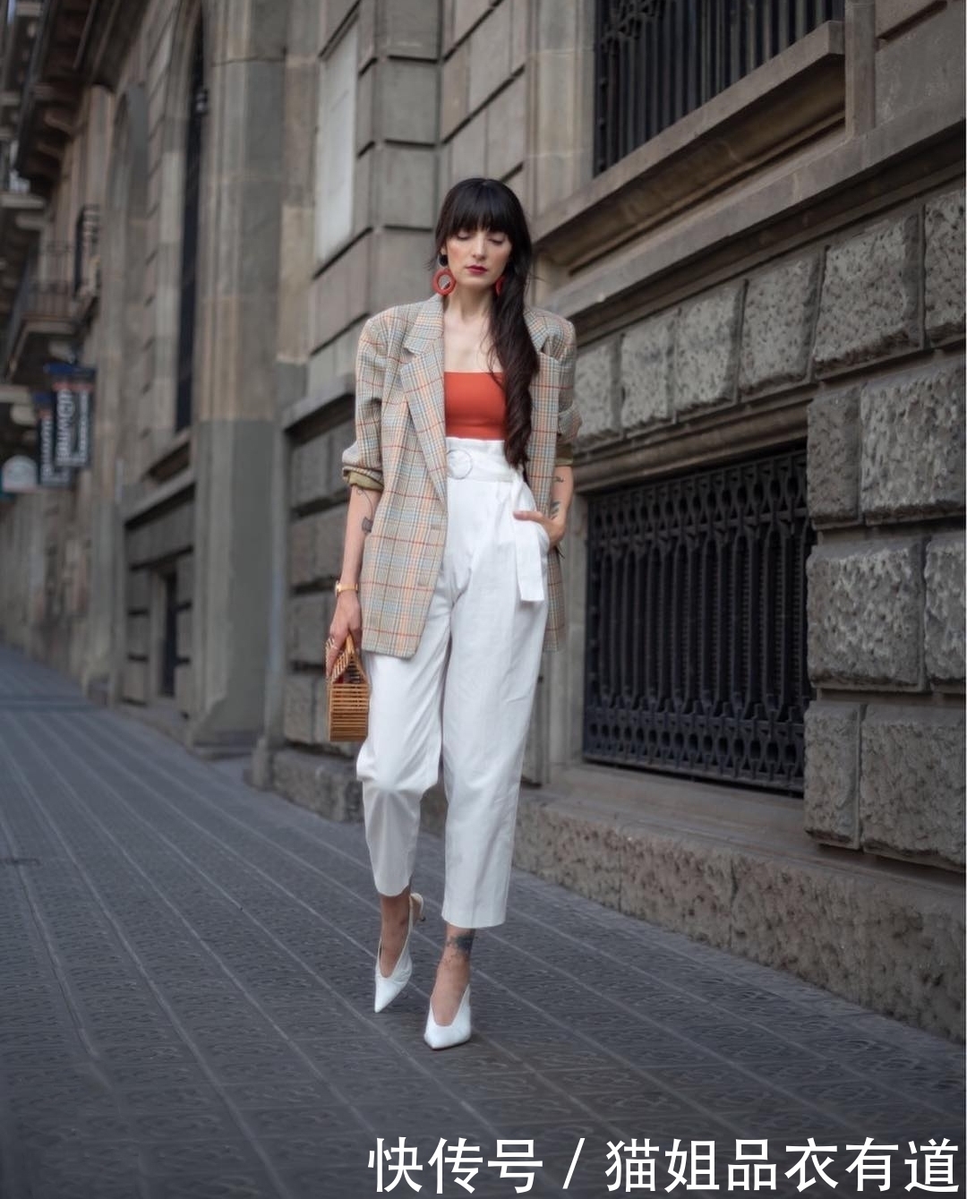 西装太枯燥?吊带穿不出去?试试“西装+吊带”叠穿,谁穿谁爱
