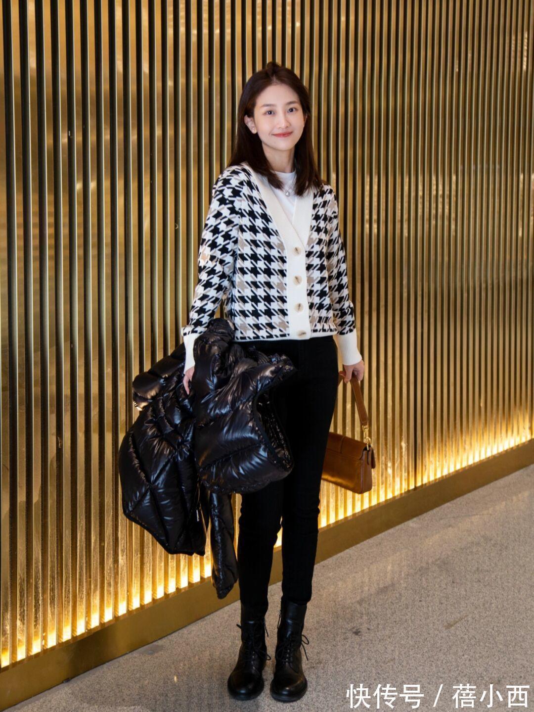 搭配 2022早春穿搭流行“小香风外套+半身裙or牛仔裤”,自带优雅气场