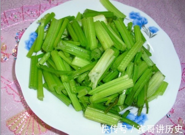 营养|芹菜和此物一起配,营养翻倍,每天来几口,给身体做个大扫除