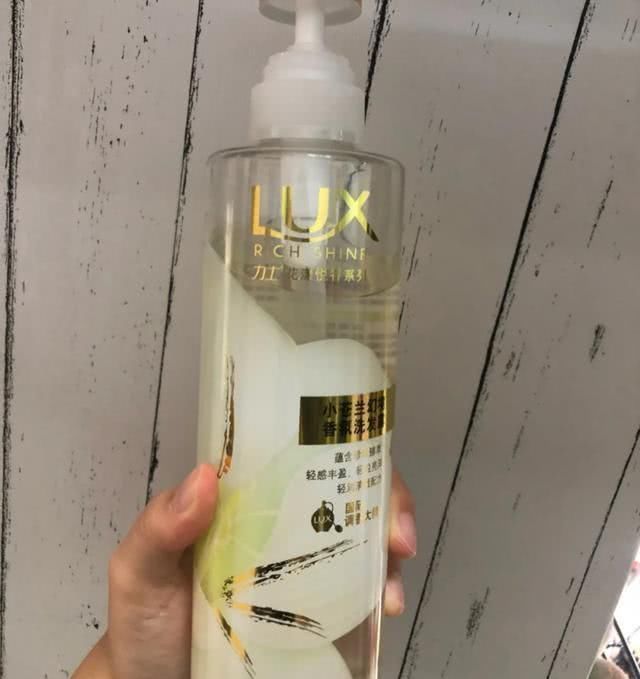洗发水|早被加入“黑名单”的洗发水海飞丝越洗头屑越多,阿道夫很痒