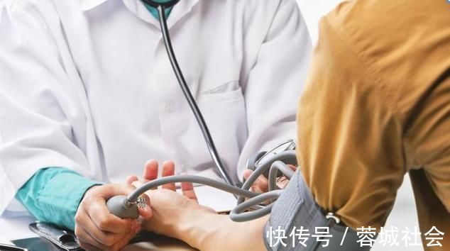 降压|高血压怎么吃药更好?服药记住“4口诀、2时间”,血压稳定不难
